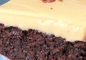 MOIST CHOCOLATE CAKE